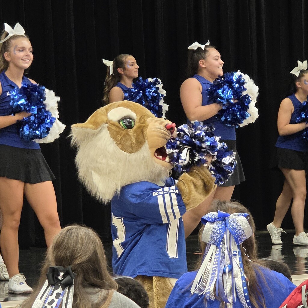 Wildcat Homecoming Pep-Rally Pictures- Cheerleaders at the Elementary