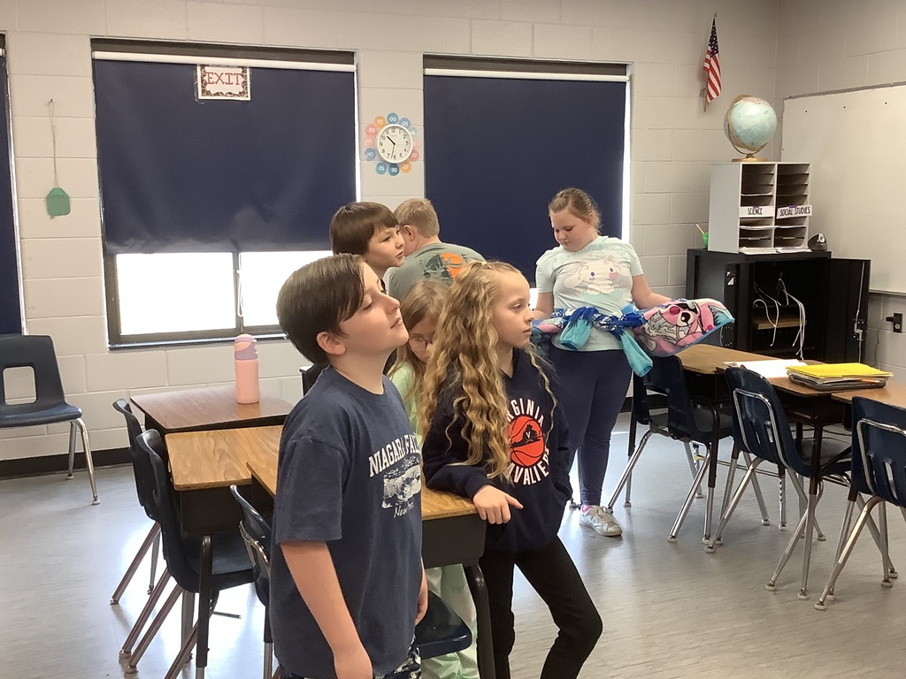 Students are looking at landforms on the TV