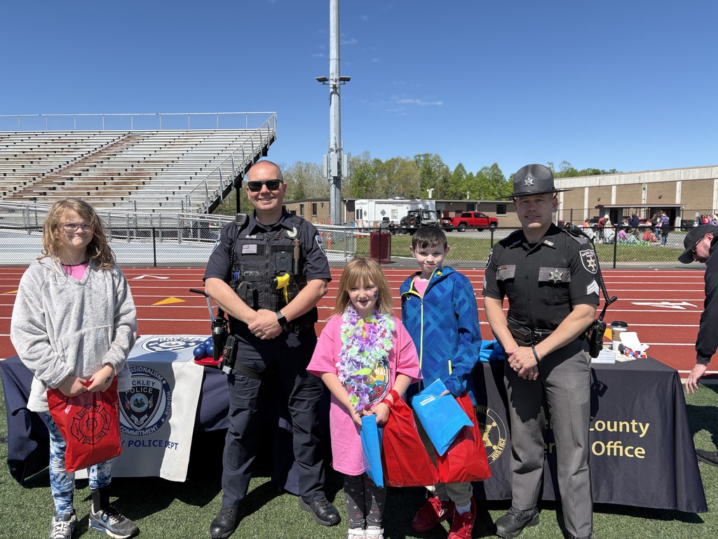 Adelynn, Kaelynn and Kevin with the police officers that had a table set up with some goodies for the kids. 