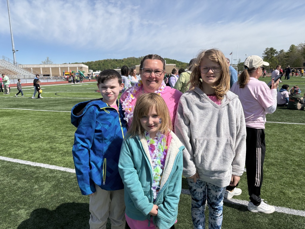Mrs. Kayla,  Kevin, Kaelynn, and Adelynn at the No Limits Invitational. 