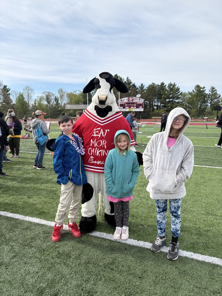 Kevin, Kaelynn, and Adelynn with the Chick-fil-A Cow. 