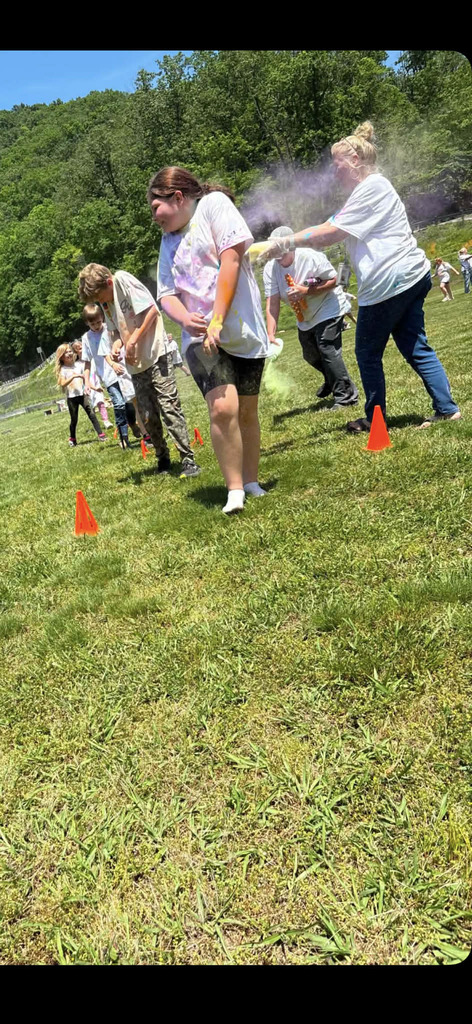 Cubs getting colored by Mrs Carter during the run