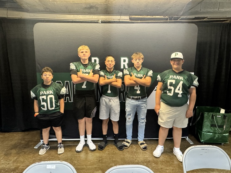 Park football players helped at the Back to School Fair. 