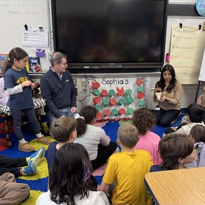 Celebrating family traditions in 3Cr! We learned about the advent calendar and Ecuador at the same time!