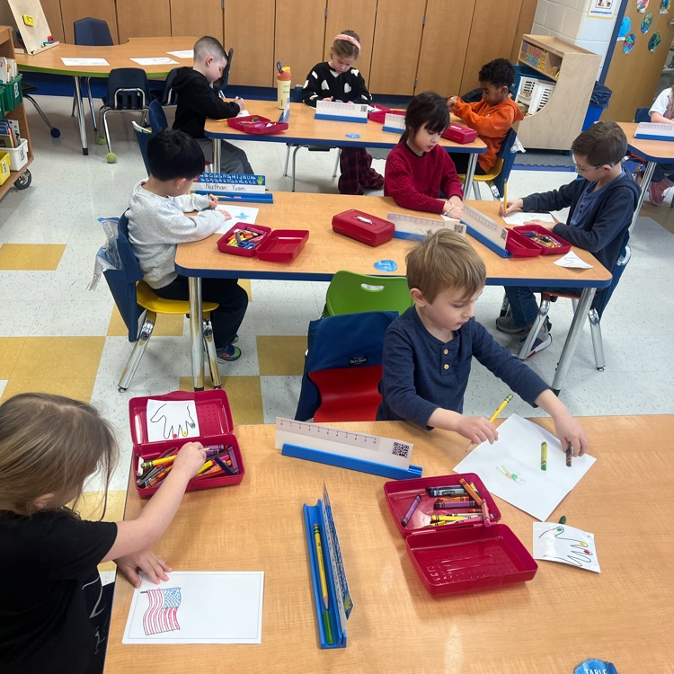 ❤️ Little hands, big hearts! Kindergarteners at Tisdale made Valentines cards to thank our veterans for their service🇺🇸💌