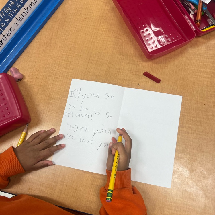 ❤️ Little hands, big hearts! Kindergarteners at Tisdale made Valentines cards to thank our veterans for their service🇺🇸💌