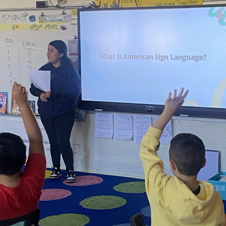 Senior Yaneli L. teaching Ms. Bohlin’s second grade class