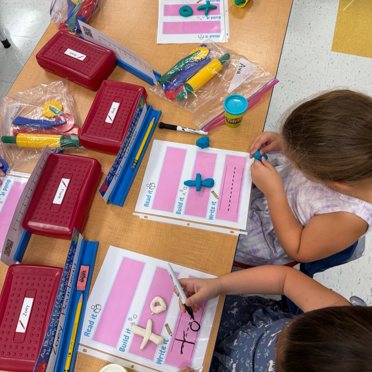 Little hands, big learning! 💕✨ Our kindergarten friends in Miss Pontones’ class are having so much fun building sight words with play dough! 🧡📚