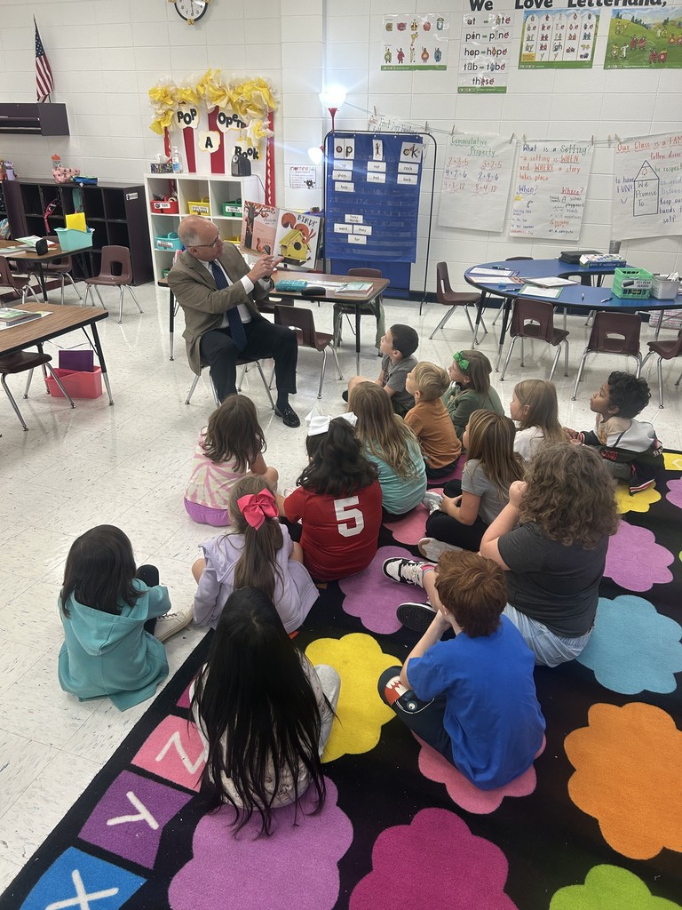 Dr, Gainey reading to students