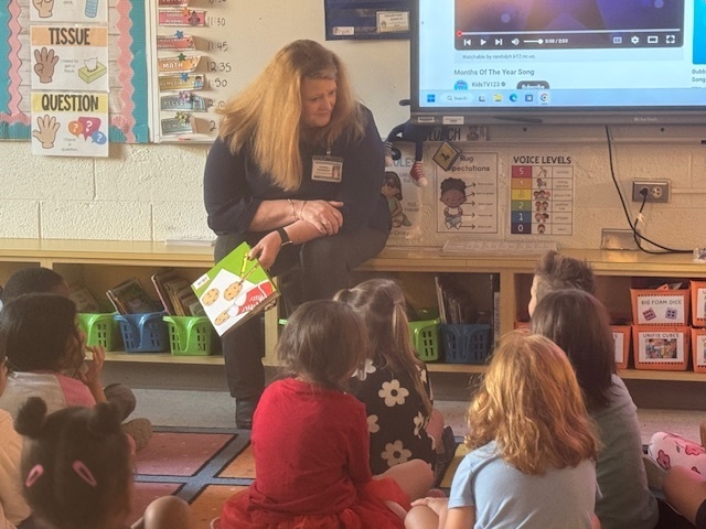 On Tuesday, September 23, Andrea Foxworth, Assistant Superintendent of Human Resources, visited Archdale Elementary to read to students as part of the Randolph County School System’s Leadership Reads program. This initiative invites members of the central office Leadership Team to share stories with elementary students across the district.