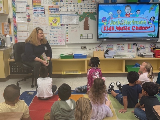 On Tuesday, September 23, Andrea Foxworth, Assistant Superintendent of Human Resources, visited Archdale Elementary to read to students as part of the Randolph County School System’s Leadership Reads program. This initiative invites members of the central office Leadership Team to share stories with elementary students across the district.