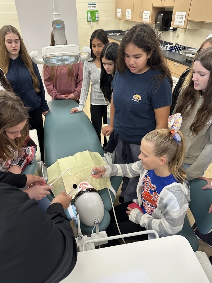 Randleman Middle School 7th-graders toured Davidson-Davie Community College to learn about various opportunities in dental assisting, cosmetology, zoo and aquarium programs, and other health fields. Students learned about the college and career promise courses available in high school, and early college opportunities starting in 9th grade. Students had a chance to explore the gym and fitness center that are available to all students and other amenities.  