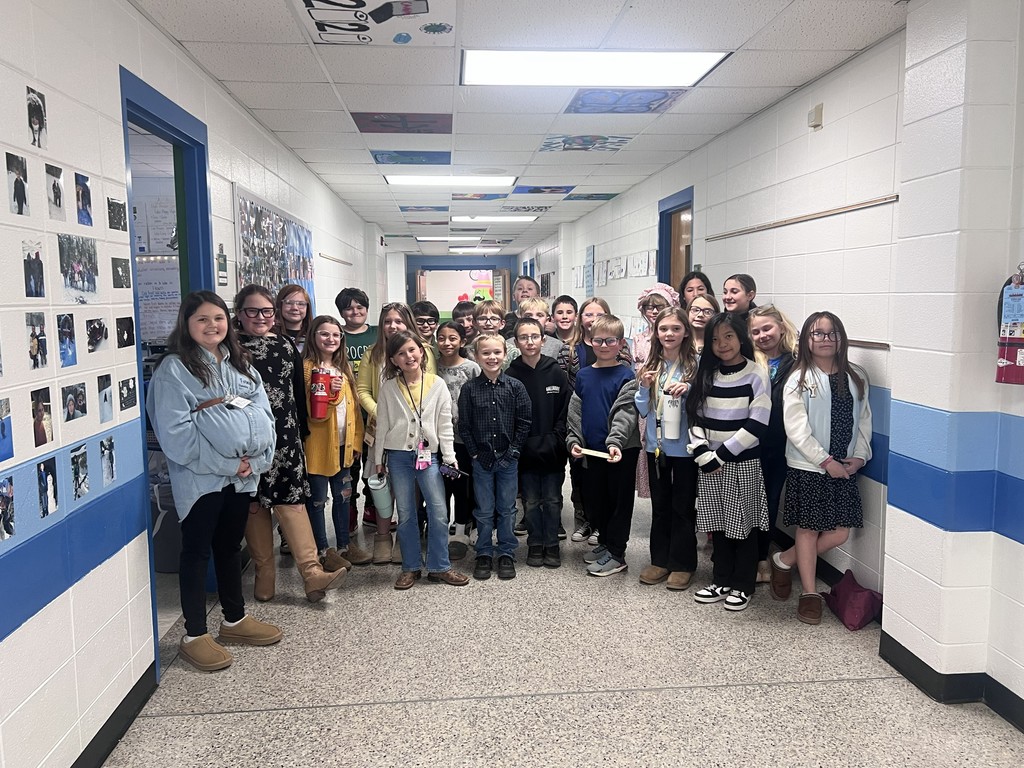 Classroom picture of 4th and 5th grade students on the 100th day of school.