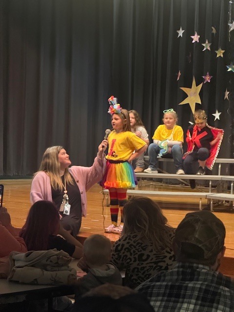 A kindergarten student saying her Letterland letter.