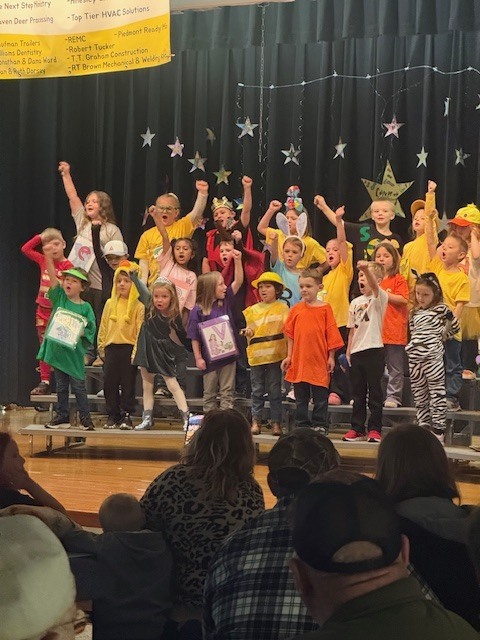 Kindergarten students singing the Letterland song.