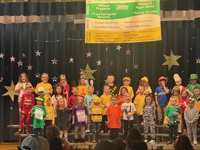Kindergarten students singing the Letterland song.