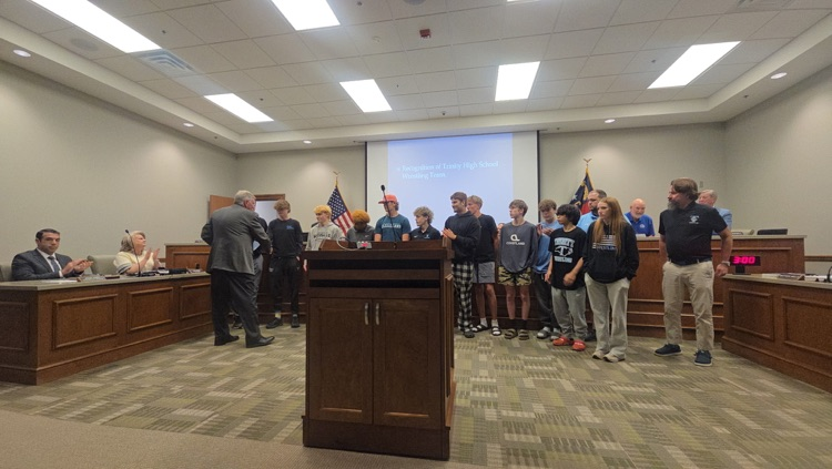 Mayor Dorsett shaking hands 