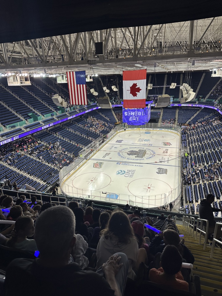 4th grade students had a wonderful field trip to see the Greensboro Gargoyles play today! 🏒 