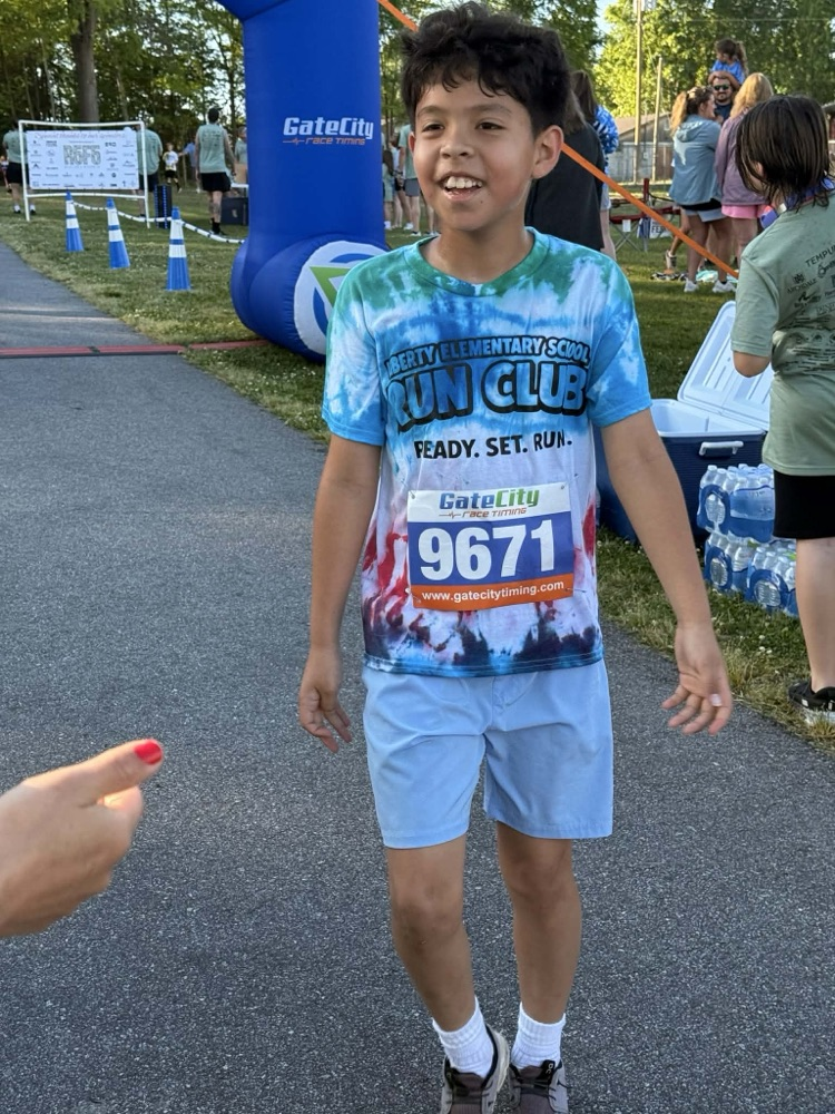The Liberty Elementary Run Club wrapped up an incredible season at the Run 5 Feed 5 race at Creekside Park! Our runners gave their very best effort, and we could not be more proud of each and every one of them. 