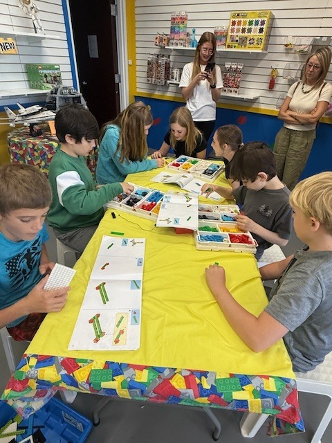 5th grade students building things with Legos at Brick Ed.