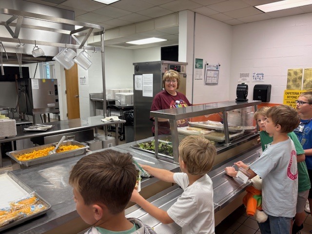 Ms. Donna serving lunch to Farmer students.