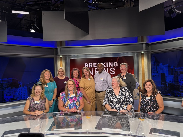 Congratulations to Heather Knight! She attended the Fox 8 Educator of the Week banquet today!  🎉 