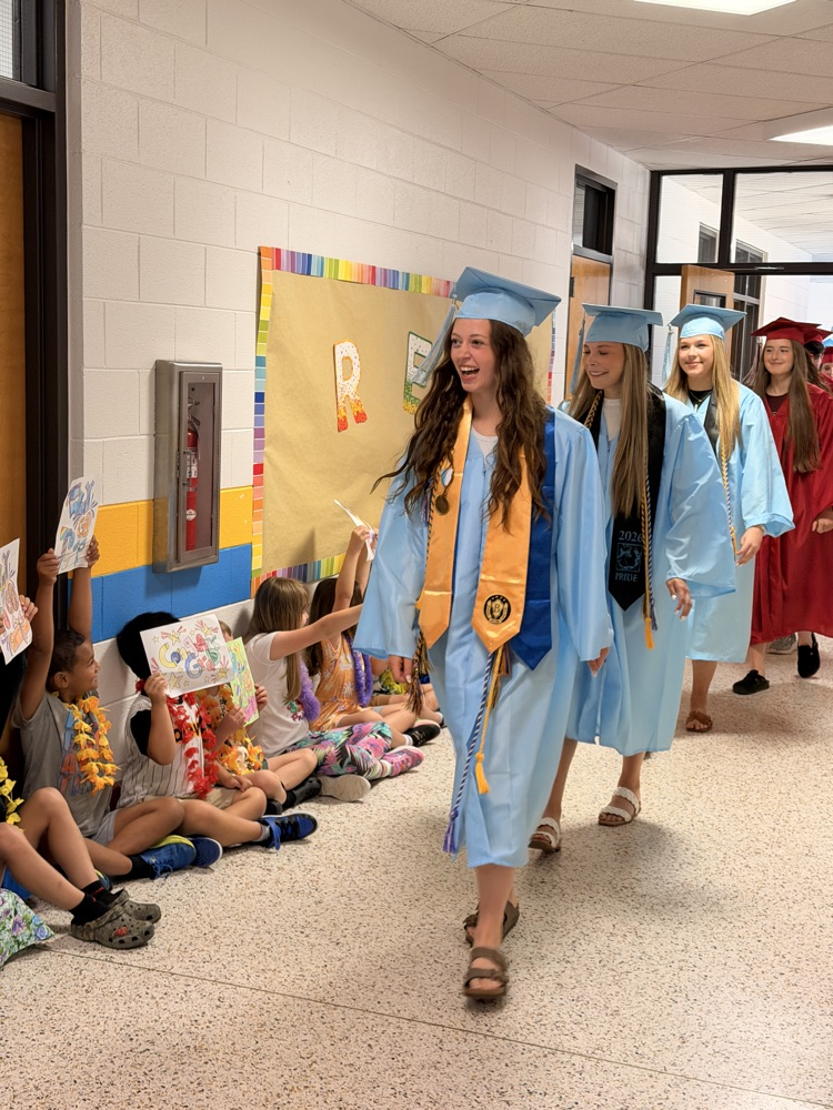 Congrats to the 2026 seniors from Wheatmore and Trinity! They enjoyed walking the halls of their elementary school today! Once a Lion, always a Lion! 🦁