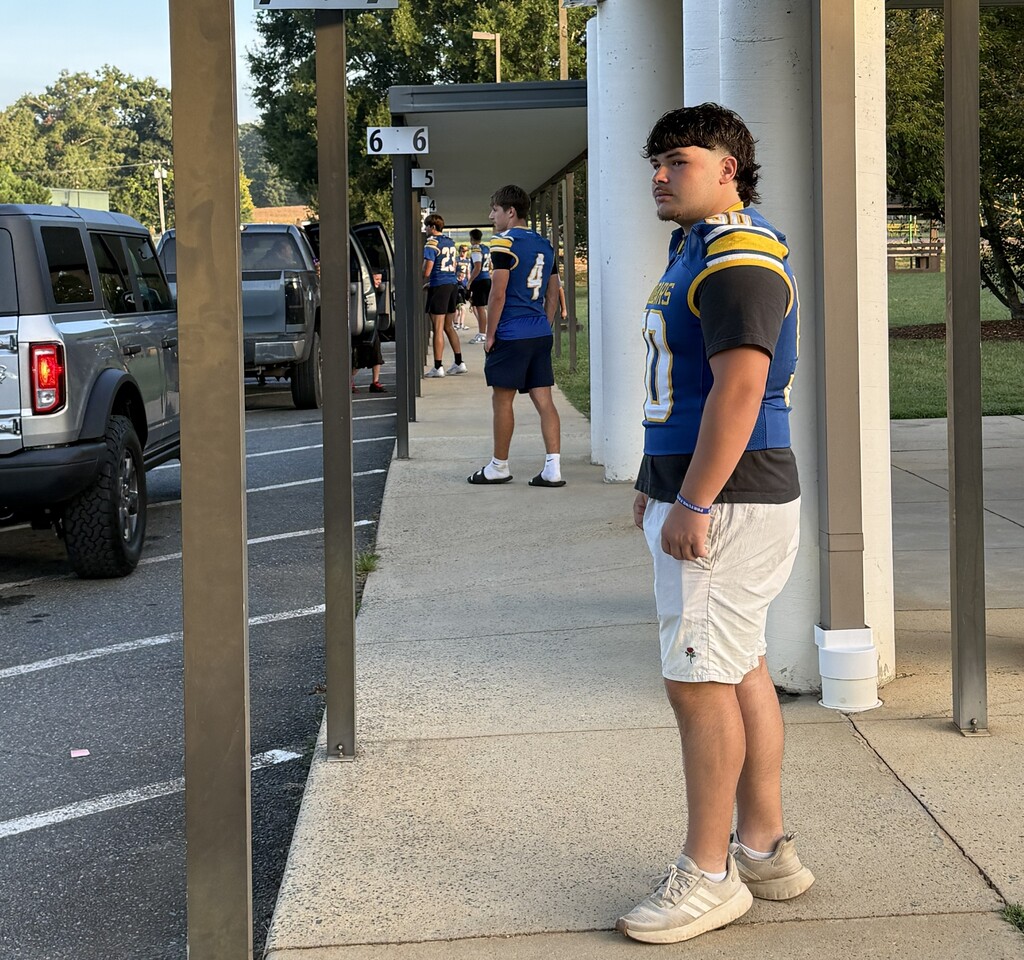 Our Farmer family welcomed our SWRHS football players this morning. They greeted our bus riders and car riders as they came to school. The students absolutely LOVE seeing them when they come to visit. We wish them luck on their game this evening!