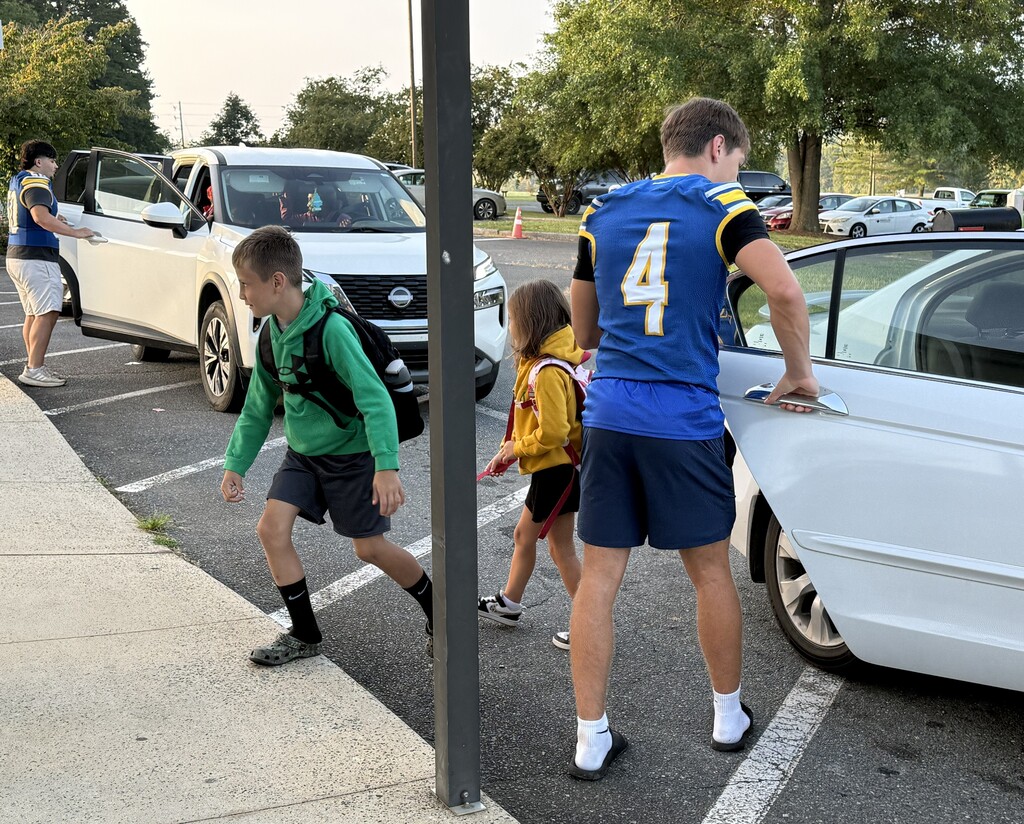 Our Farmer family welcomed our SWRHS football players this morning. They greeted our bus riders and car riders as they came to school. The students absolutely LOVE seeing them when they come to visit. We wish them luck on their game this evening!