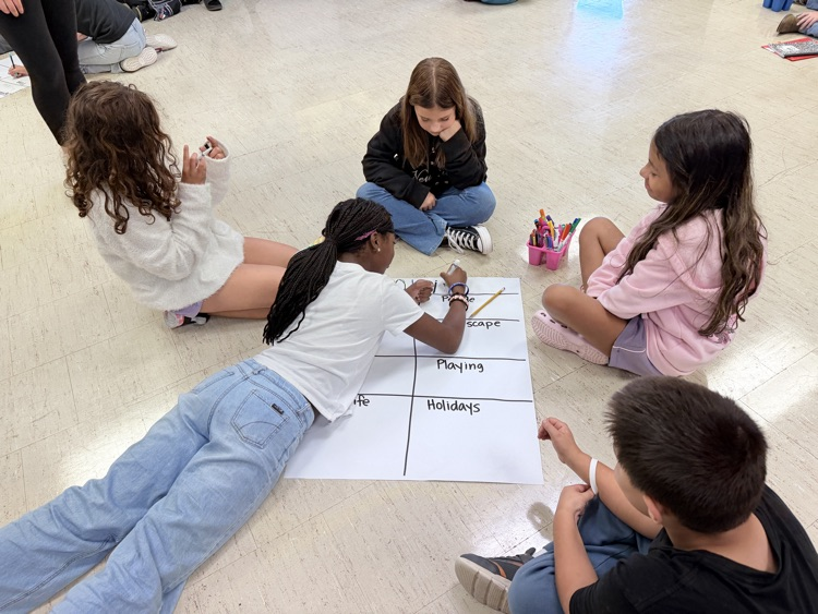5th graders creating anchor charts for Hispanic Heritage Month