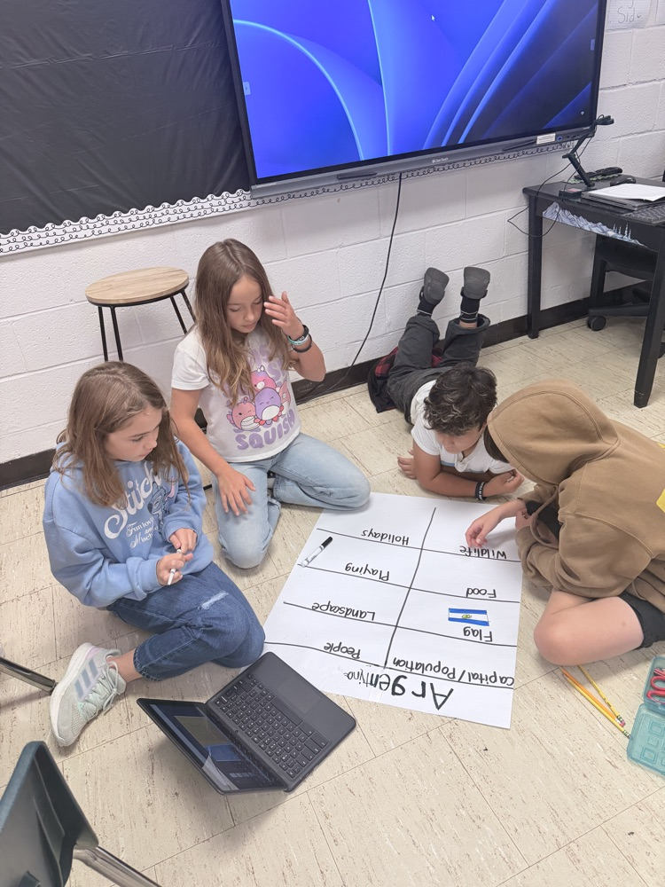 5th graders creating anchor charts for Hispanic Heritage Month
