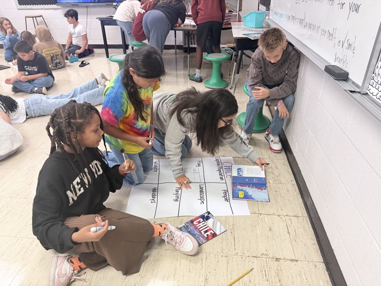 5th graders creating anchor charts for Hispanic Heritage Month