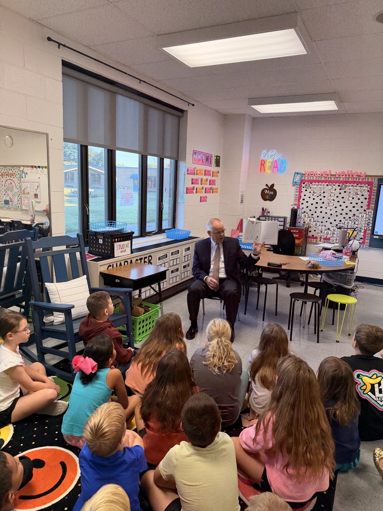 We had a very special reader visit our school this morning!  Dr. Gainey came to read to our 3rd grade students!  They enjoyed hearing his story!