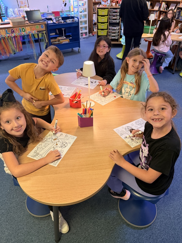 Our K-2 students had a wonderful author visit with Sharron Setzer this morning!  She read her book Louie Gets a New Home and shared all about her dog Louie. 🐶 📕 