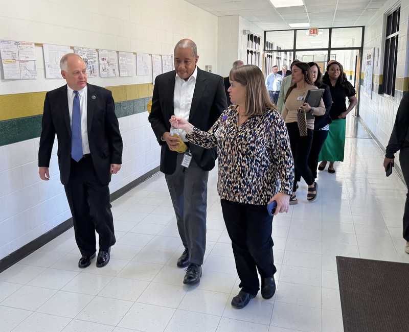 Superintendent Mo Green Visits Southeastern Randolph Middle School