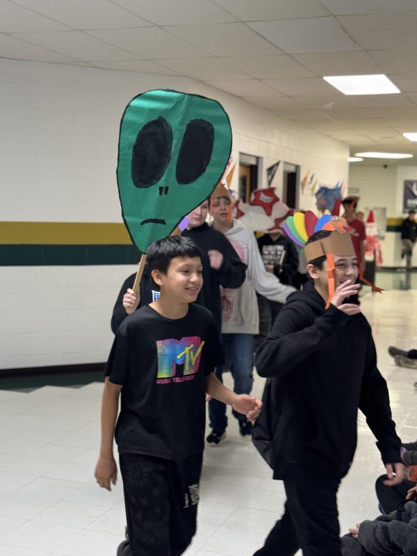 SERMS Art Students Bring Macy’s Parade Spirit to the Hallways