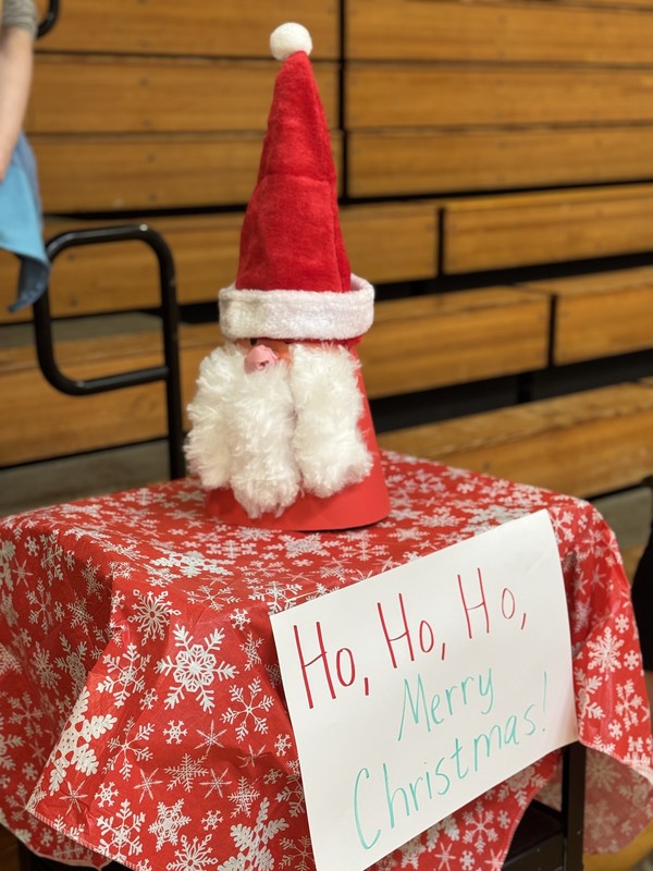 SERMS Art Students Bring Macy’s Parade Spirit to the Hallways