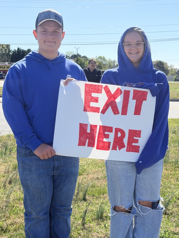 Randleman High School DECA Serves Community at Easter for Thousands Event