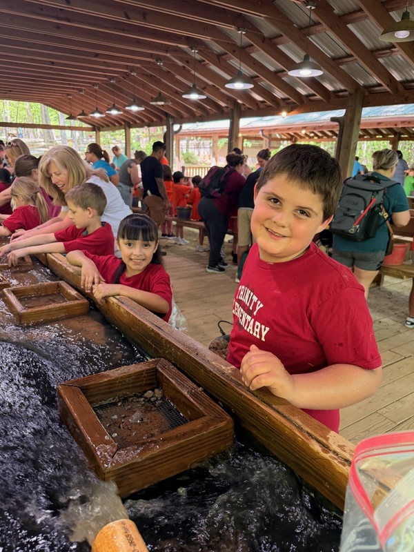 Trinity Elementary First Grade Field Trip to Dan Nicholas Park