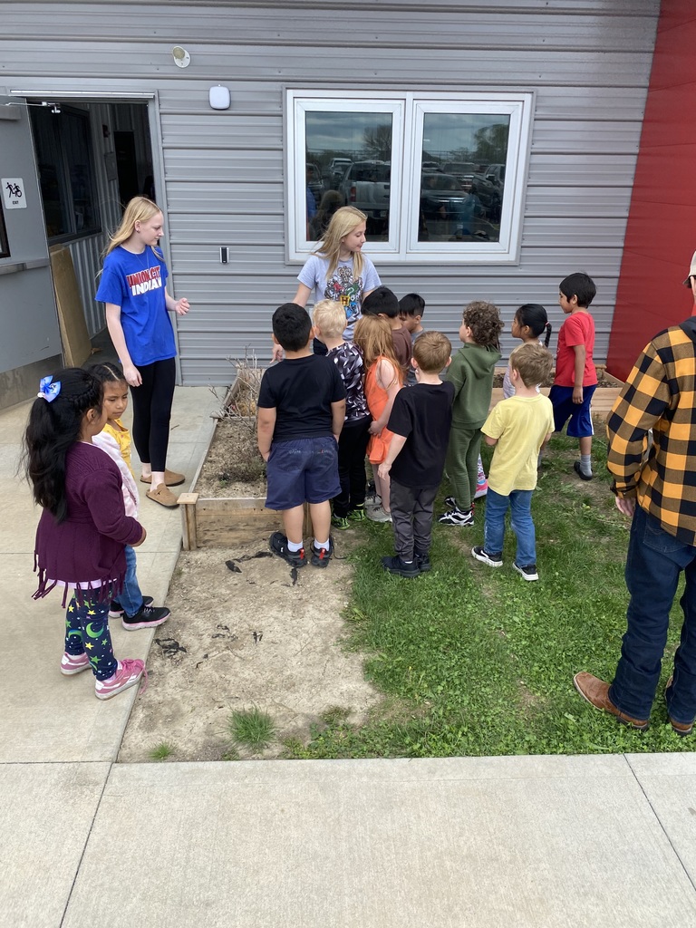 FFA STUDENTS EXPLAINING PLANTING