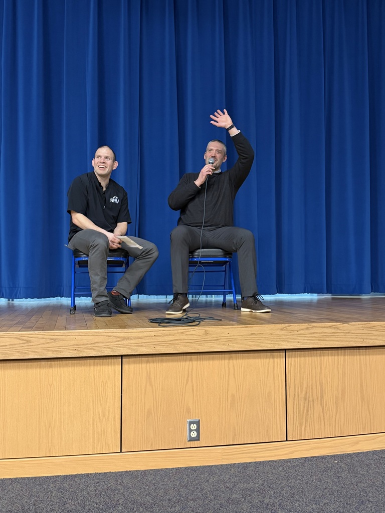 We were excited to welcome Matt Benson, a proud alumnus of Random Lake High School, back to speak with our students!