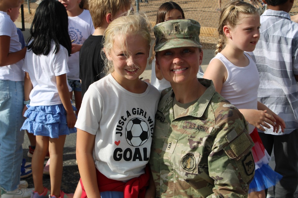 mom and daughter 