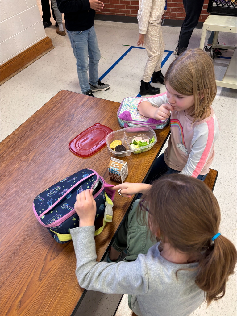 students in lunchroom