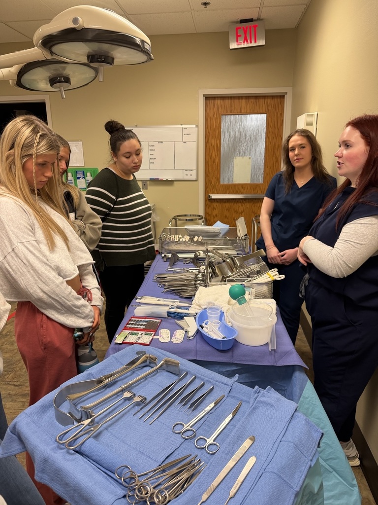 surgical tech demonstration to students