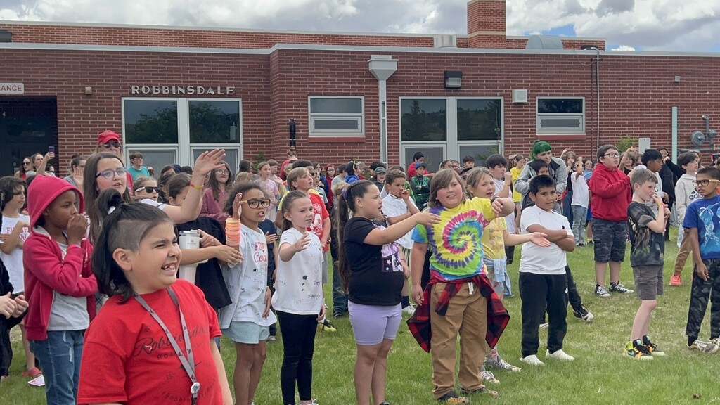Kids singing