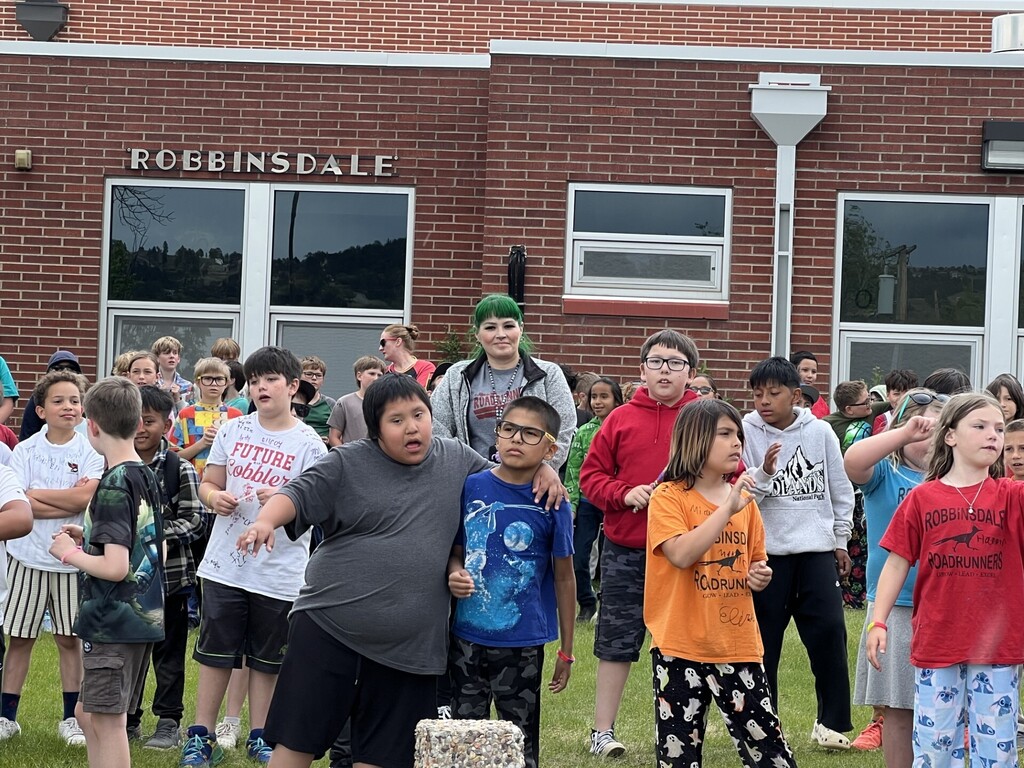 Kids singing 
