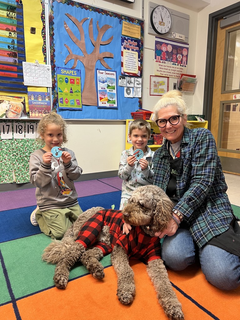 Ms. Chriss, her students, and Odie!