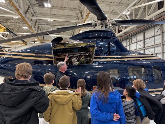 Students learning about helicopter engines