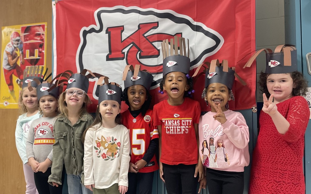 Children wearing Chiefs spirt  wear