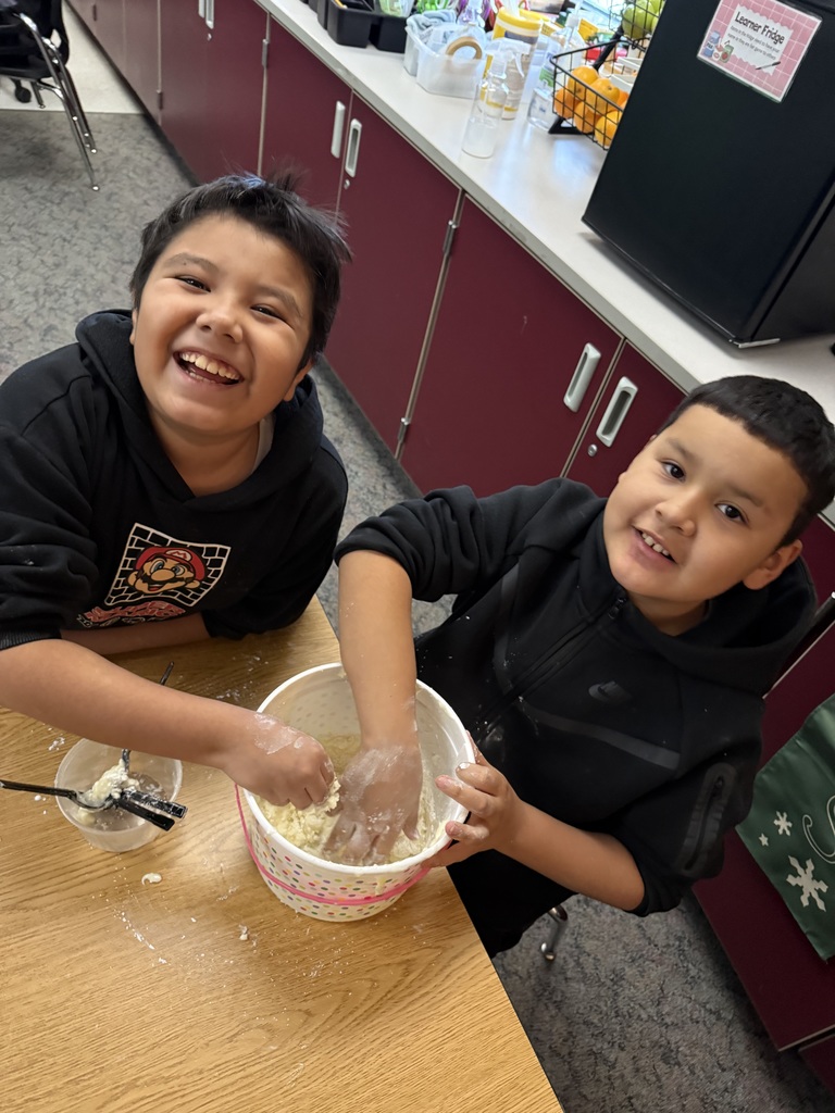 Learners made indoor snow today!  •	corn starch •	vegetable oil •	little slashes of water •	glitter 